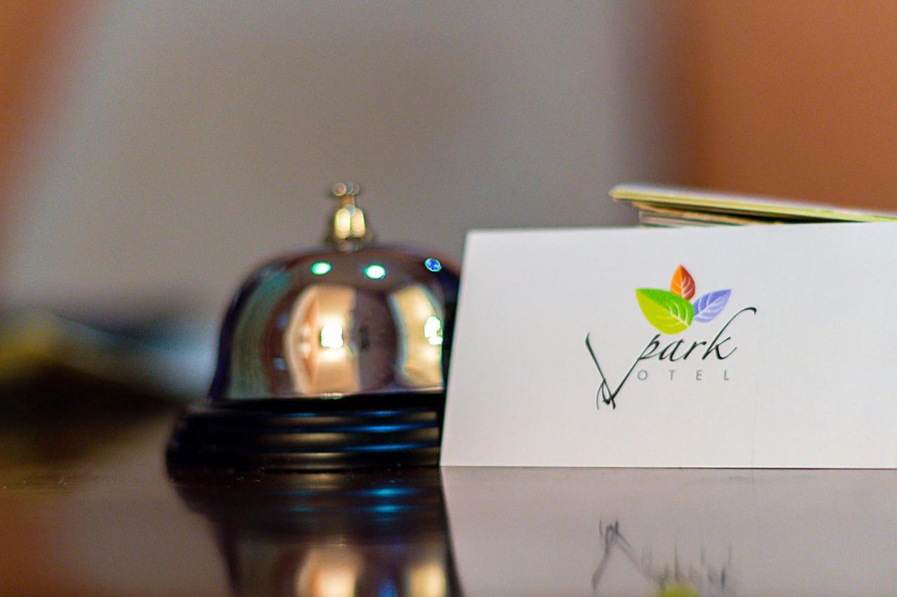 V Park Hotel 第比利斯 外观 照片
